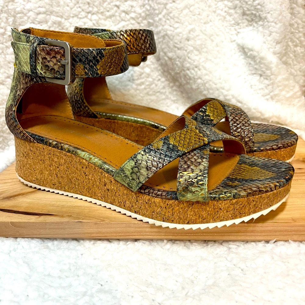 Adrienne Vittadini Snake Skin Style Platform Sandals Size 8.5